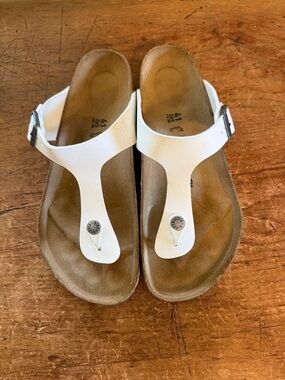 Birkenstock Gizeh White T-Strap Thong Sandals with Buckle